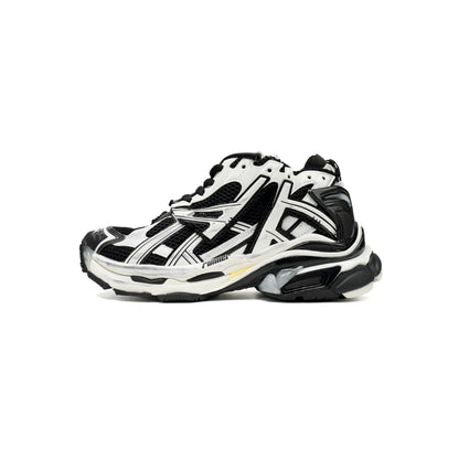 Balenciaga Runner Black White 677402W3RB29010